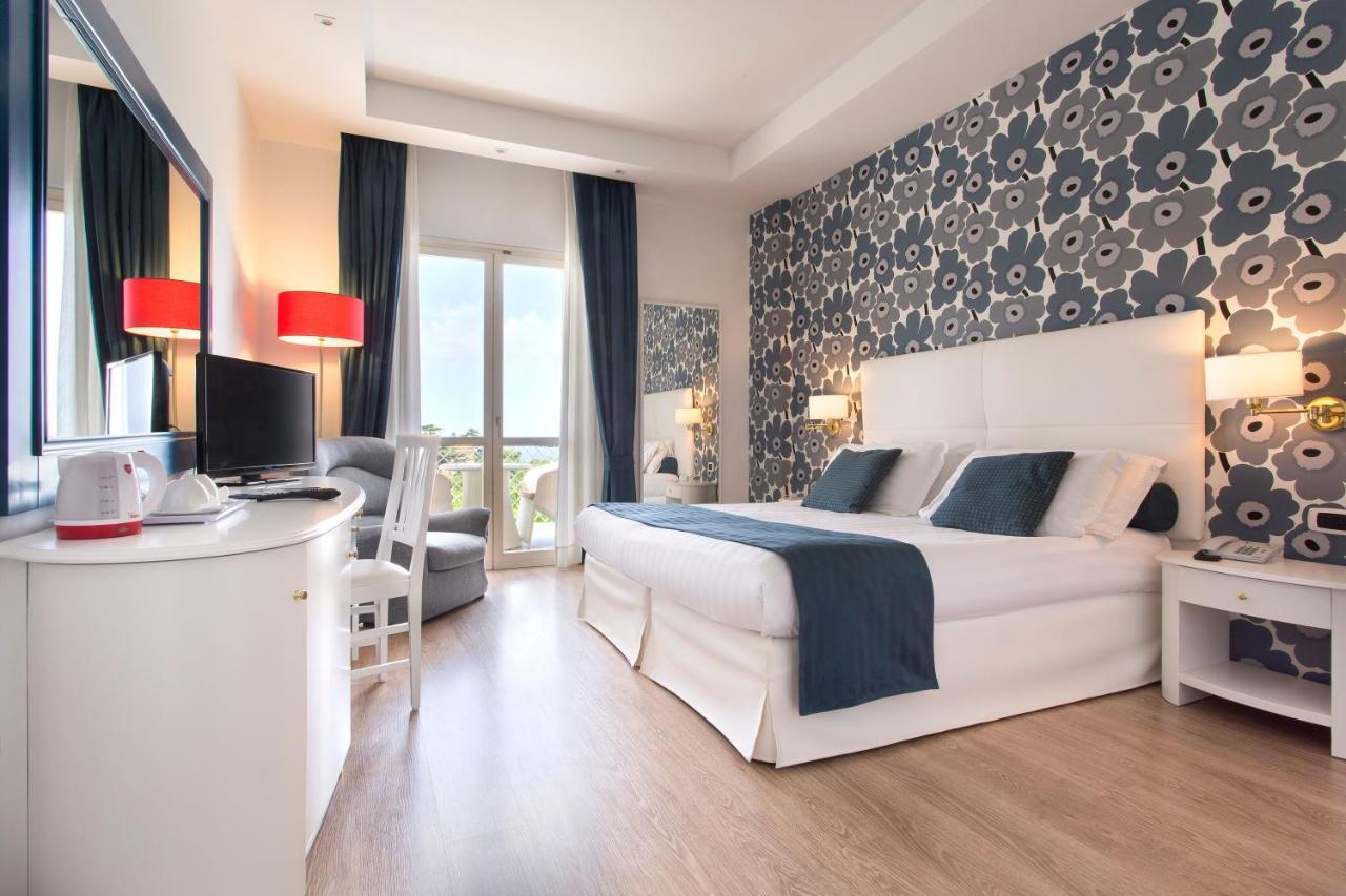 Double or Twin Room Partial Sea View