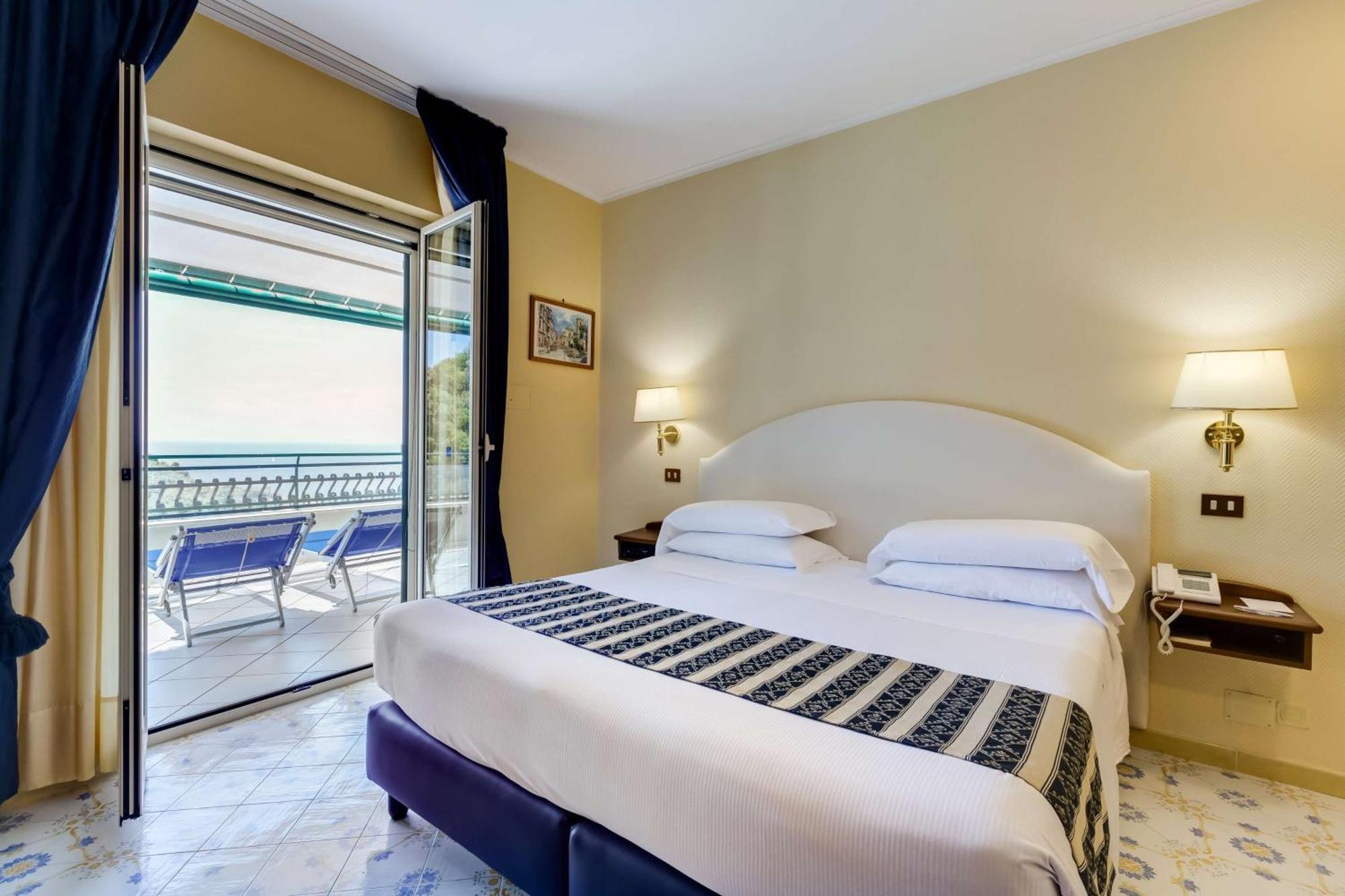 Superior Queen Room Panoramic Terrace Sea View