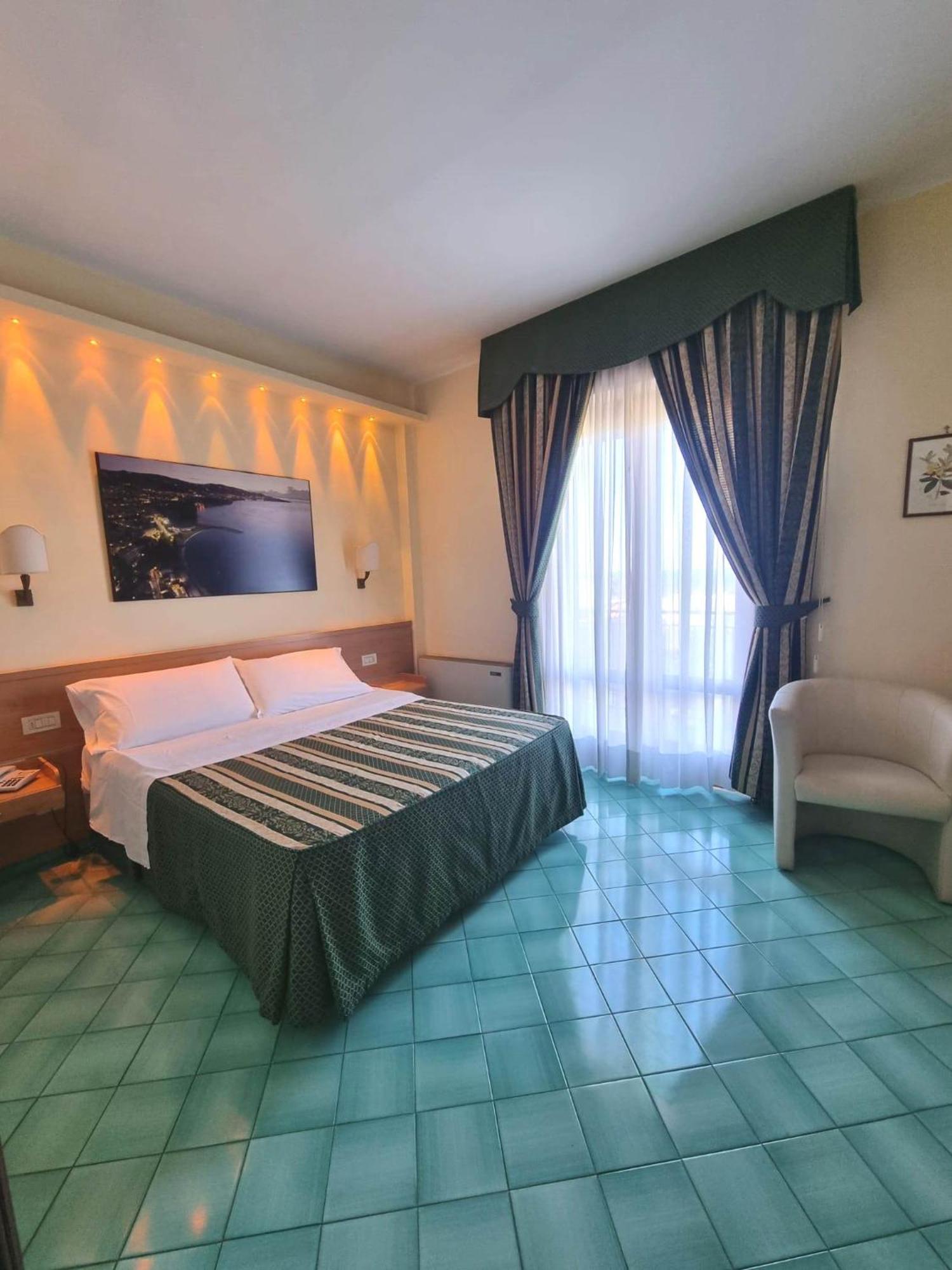 Double or Twin Room Sea View