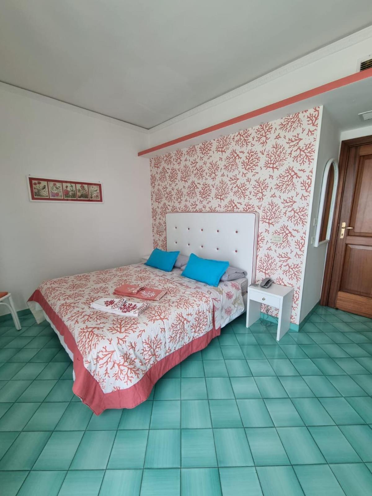 Double or Twin Room Sea View