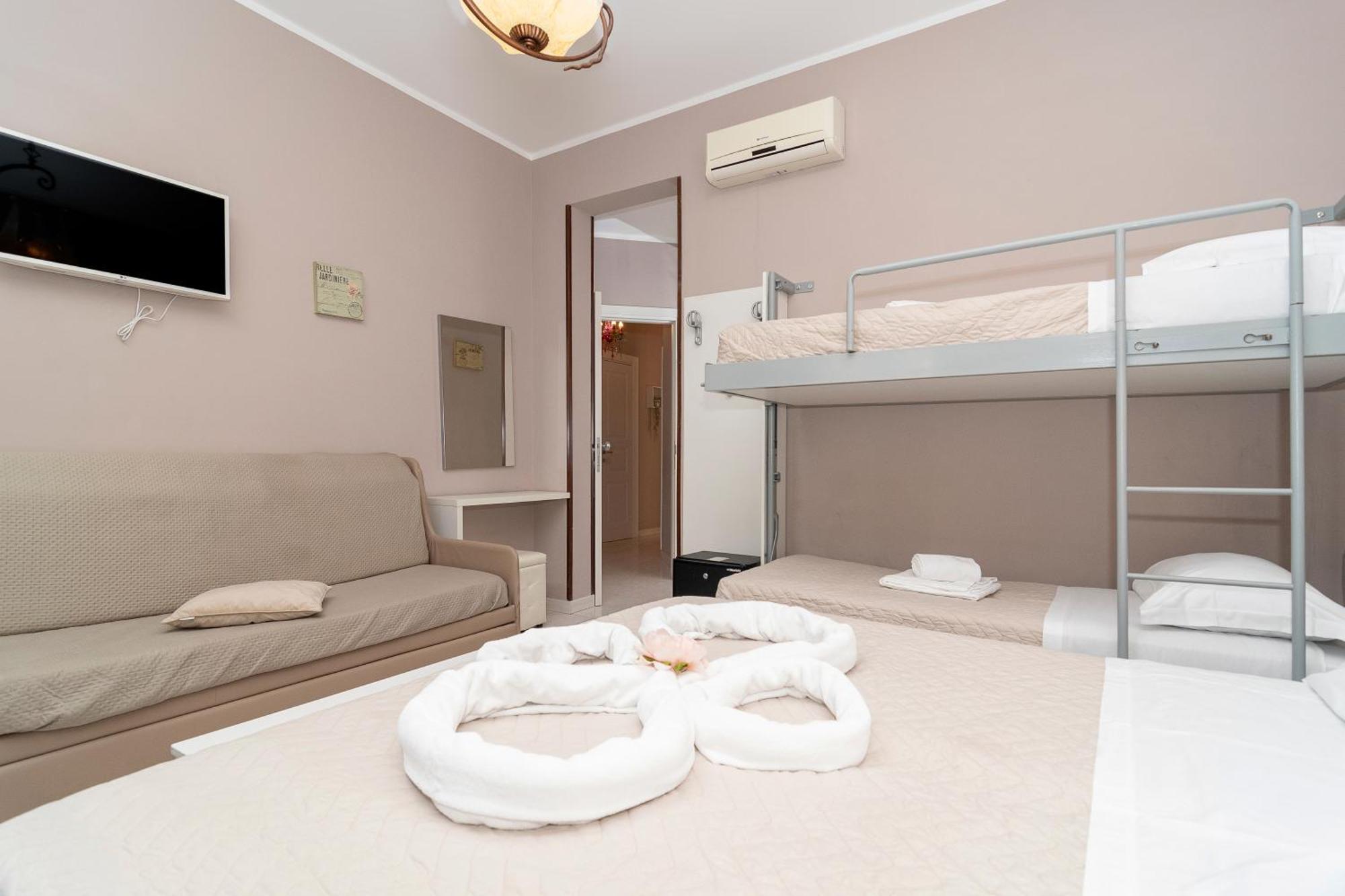 Quadruple Room Private Bathroom
