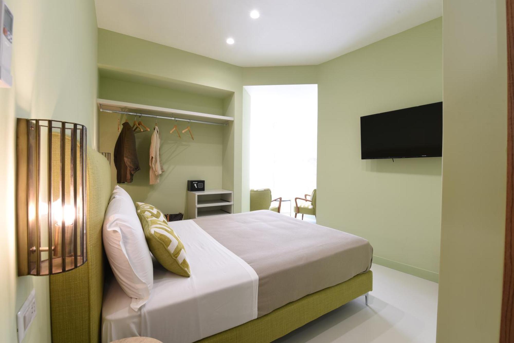 Deluxe Room 4