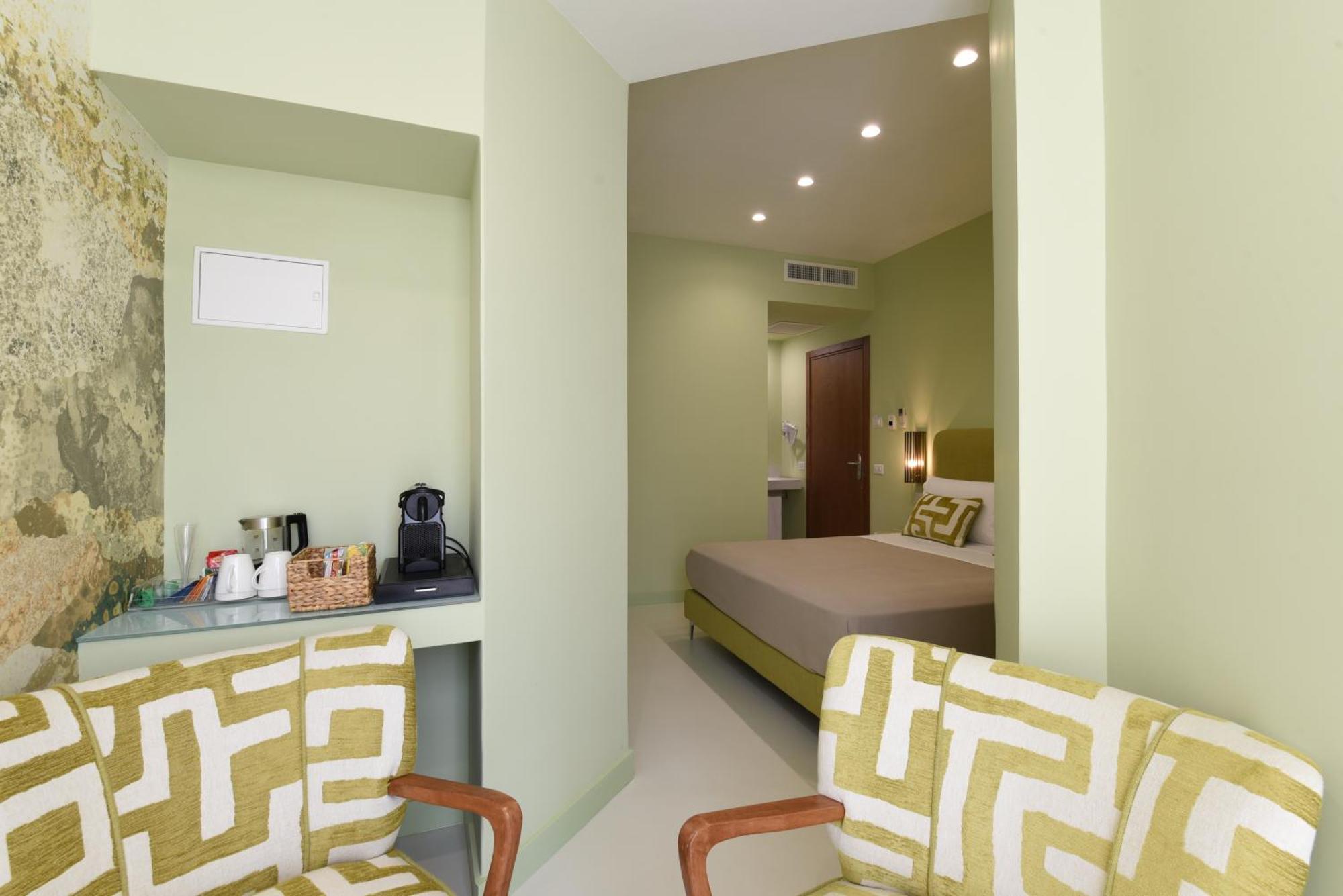 Deluxe Room 4