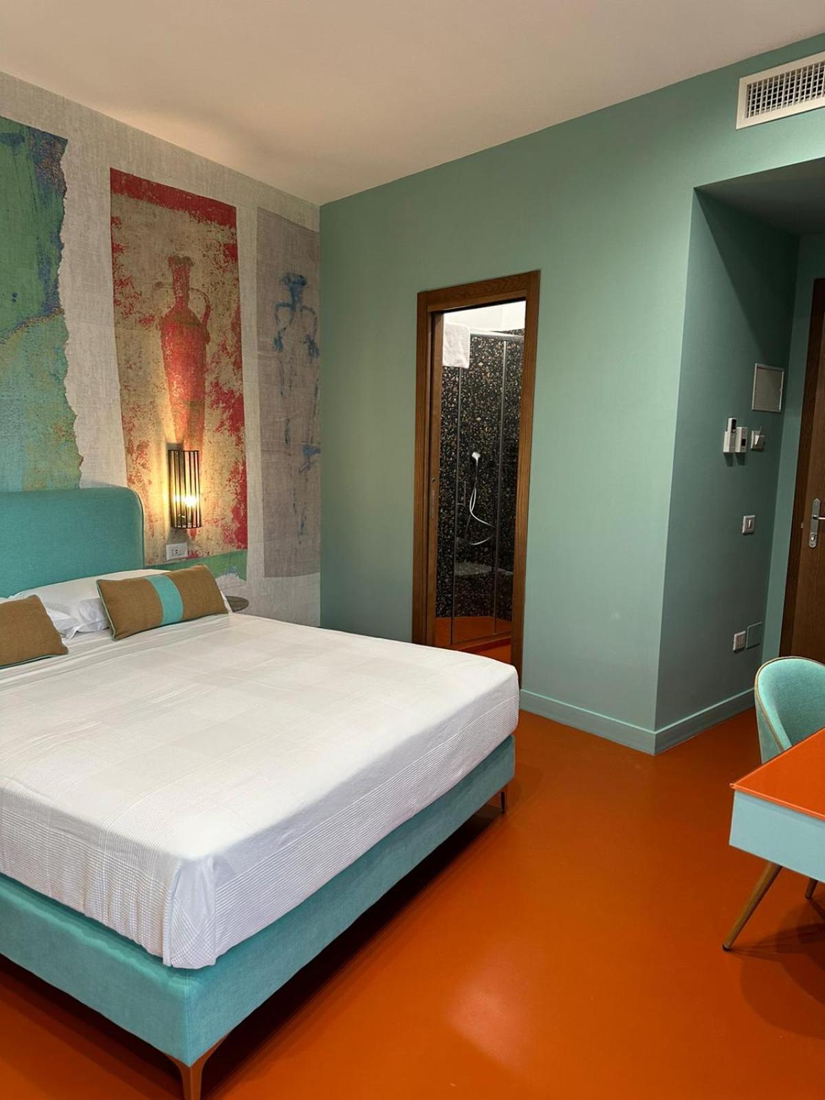 Deluxe Room 3