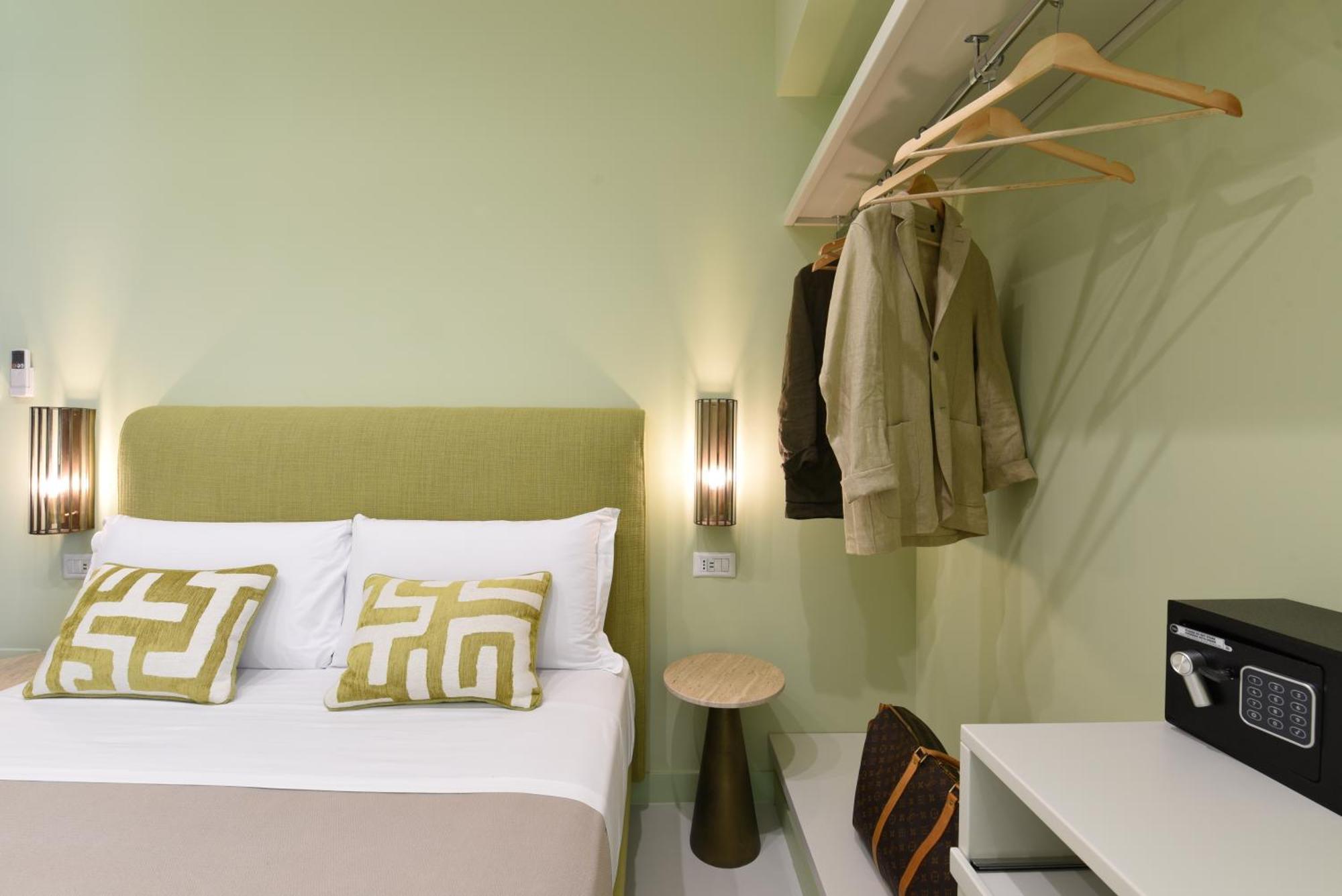 Deluxe Room 4
