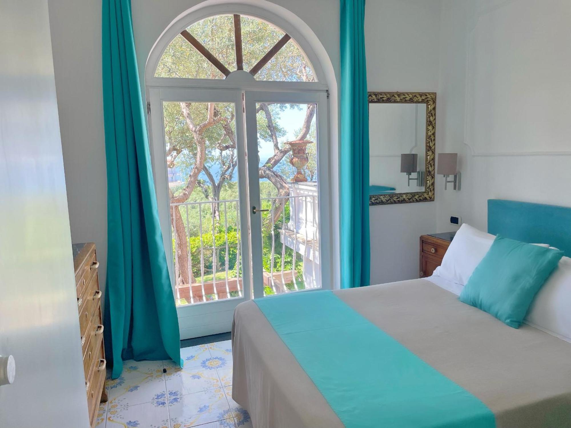 Double or Twin Room Sea View