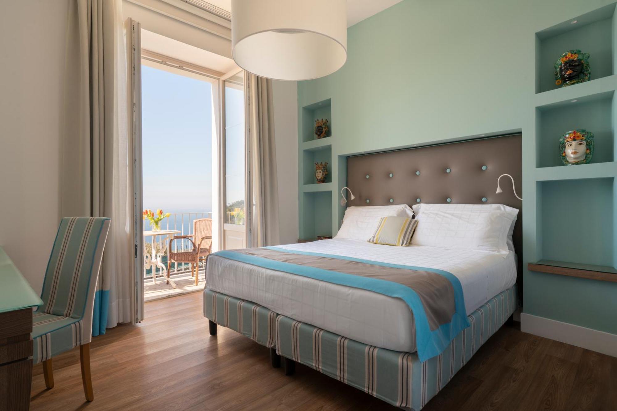 Deluxe Double or Twin Room with Sea View,1580911041:JPEG