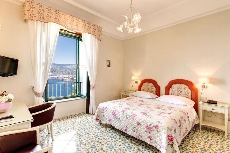 Double or Twin Room Sea View