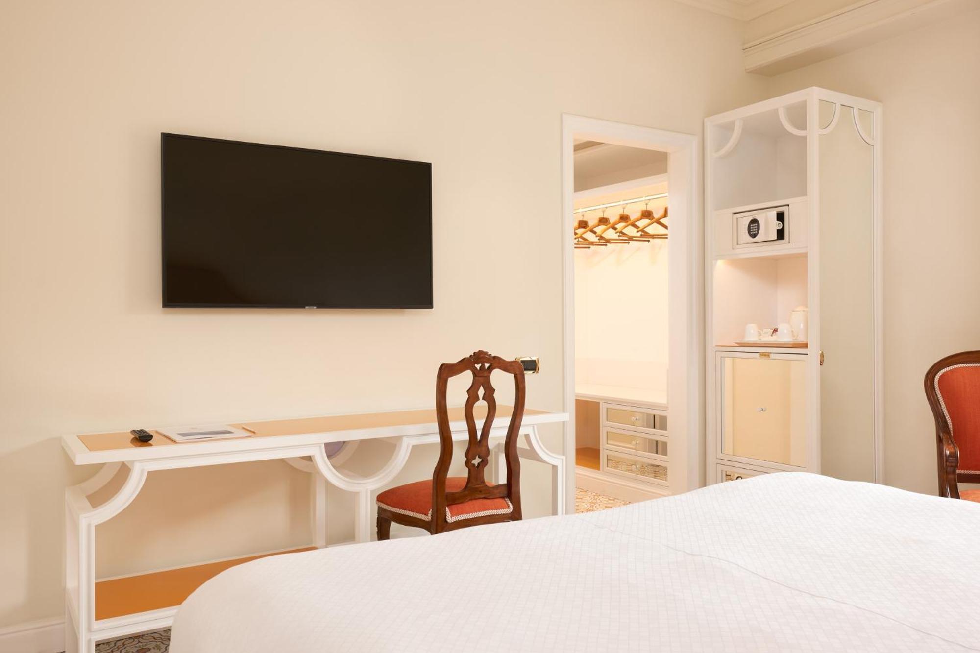 Standard Double or Twin Room Balcony