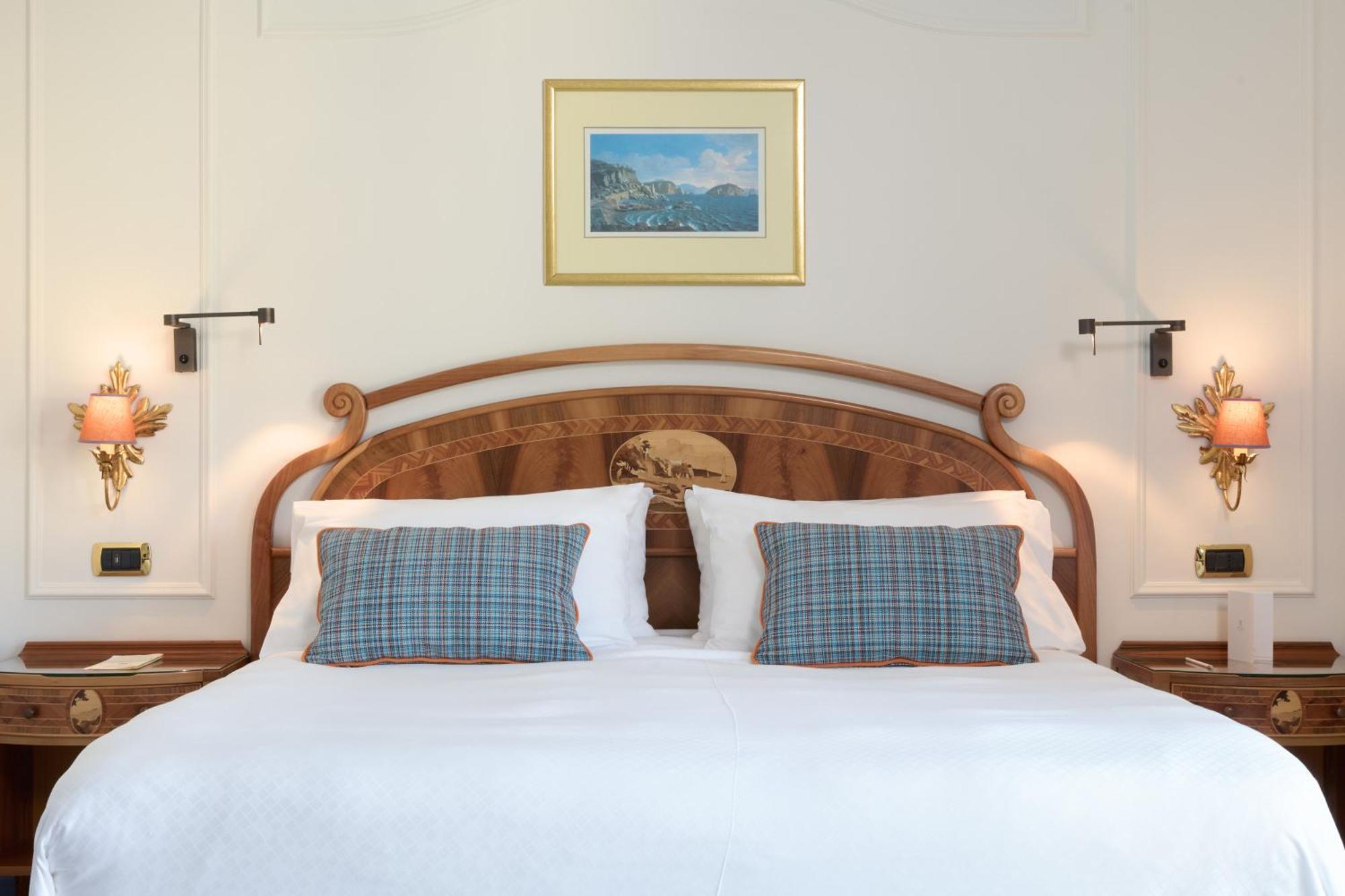Deluxe Double or Twin Room Side Sea View