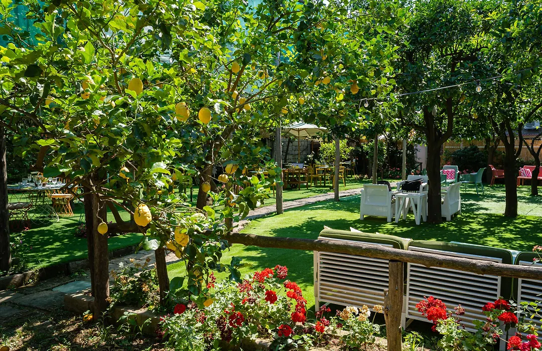 Relais Correale Rooms & Garden-1