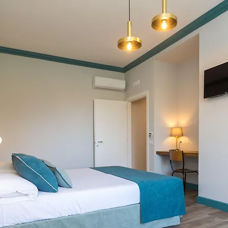 Sorrento Pool&Suites-3